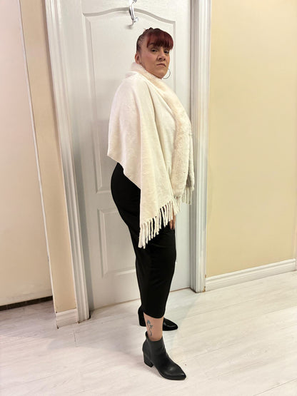 Shawl with Faux Fur Trim in Ivory