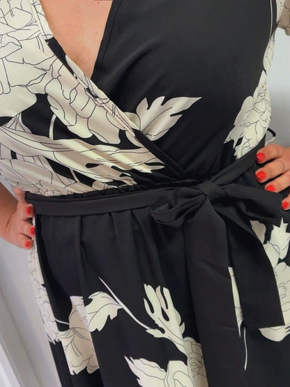 April Floral Print Plus Size Dress in Black and Ivory