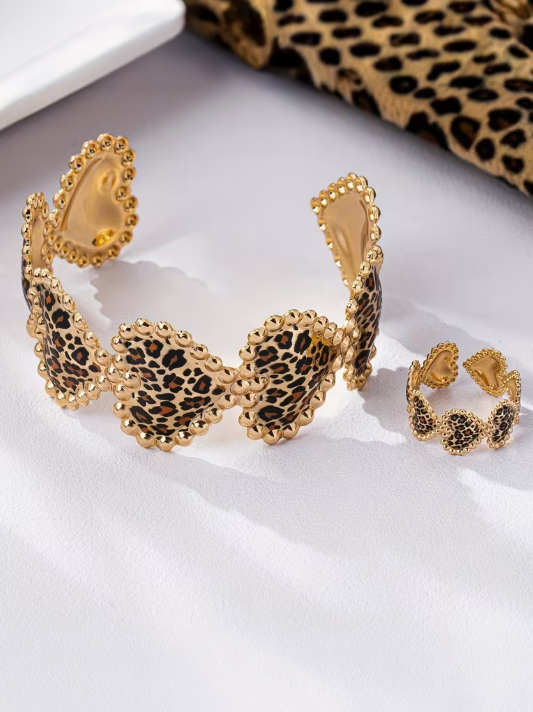 Heart Shaped Leopard Bracelet Set