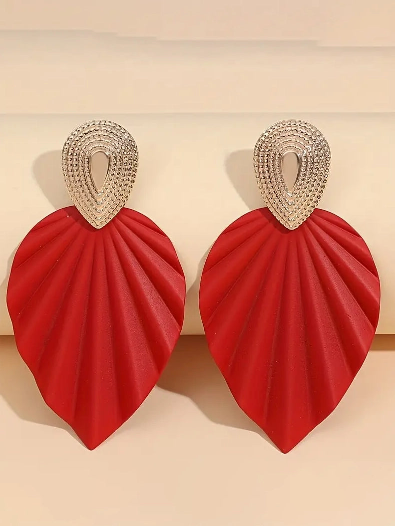 Vintage Leaf Drop Earrings, earrings, detail view