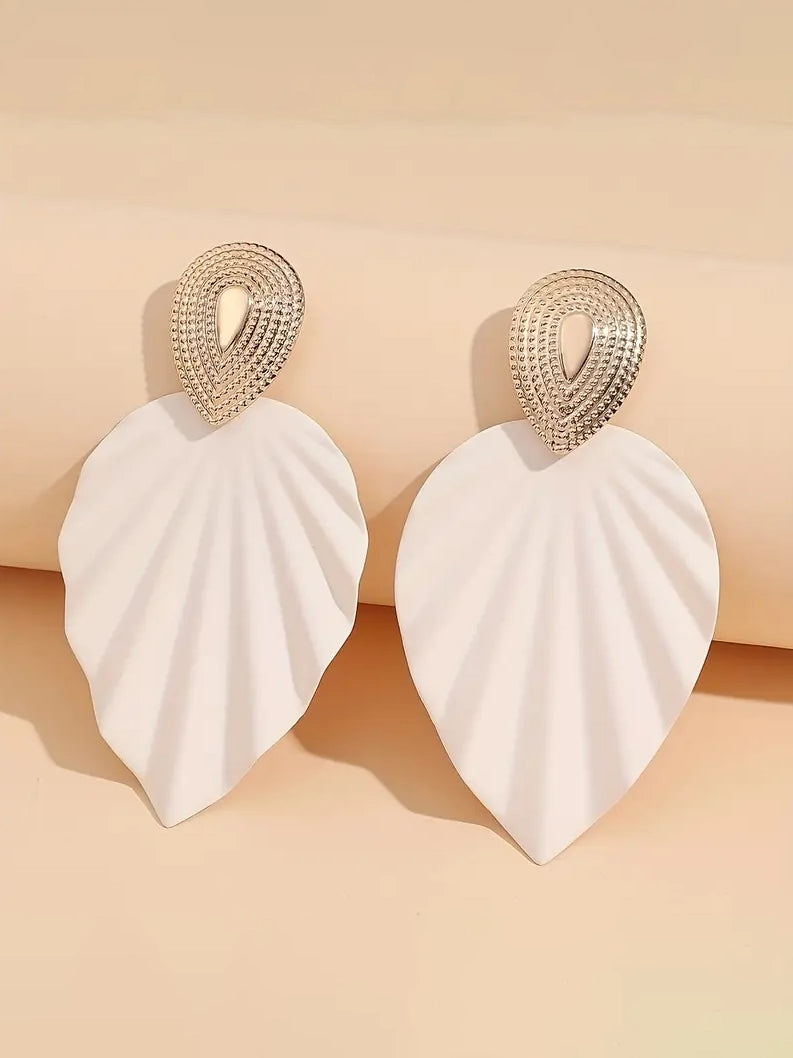 Vintage Leaf Drop Earrings in Ivory
